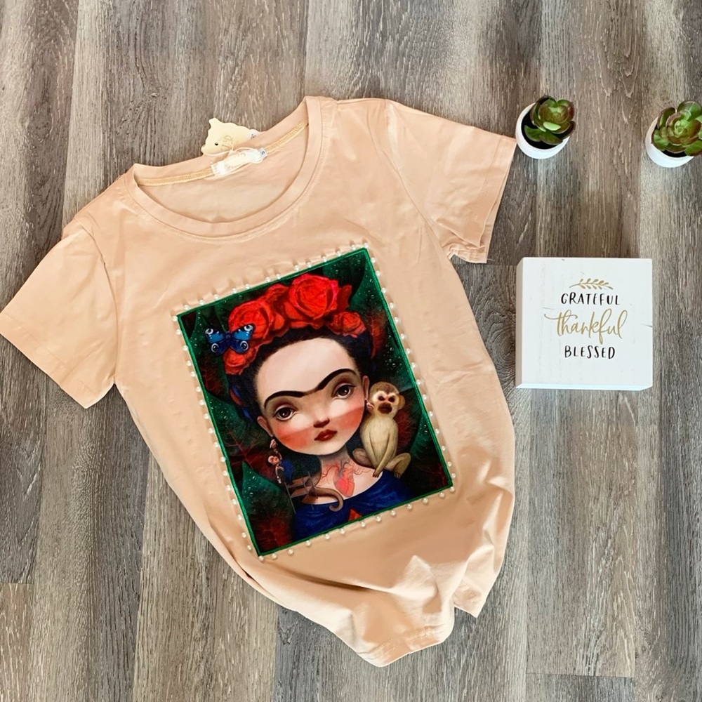 Frida Kahlo graphic short sleeve with pearls